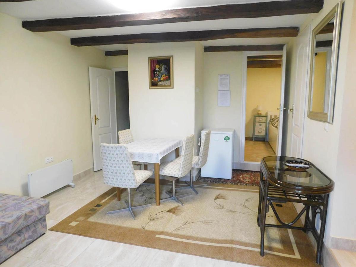 KisharsányJoe Bacsi Rezidenciajaアパートメント 部屋 写真